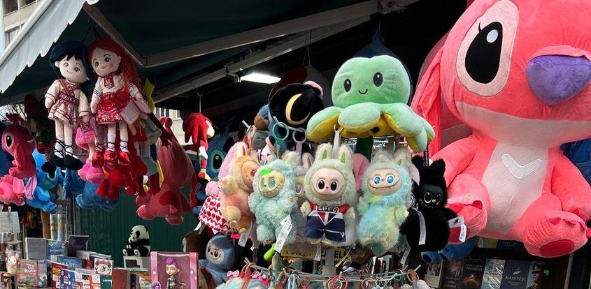 În Piața Obor, București, un Labubu (fake) se vinde cu 30 lei FOTO: Bianca Dragomir, PressOne