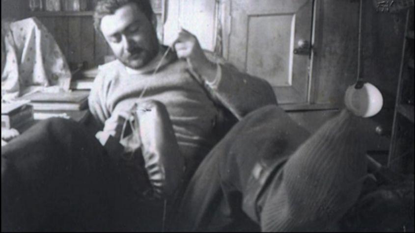 Emil Racoviță, la bordul navei „Belgica”, într-o fotografie inedită folosită în filmul „Exploratorul”.