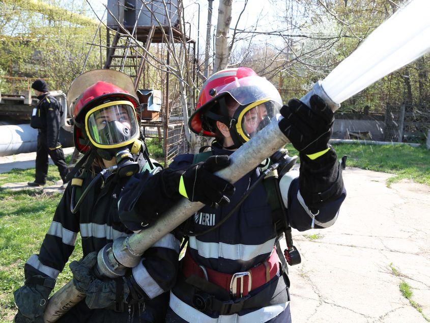 Virginia Mărăcine (în dreapta), profesor universitar și voluntar SMURD. Foto: Arhiva personală