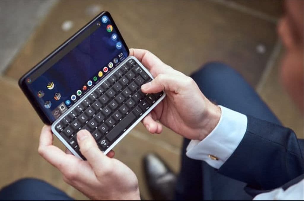 Dacă ți-era dor de taste mari, Astro Glide 5G promite că le vei avea la îndemână