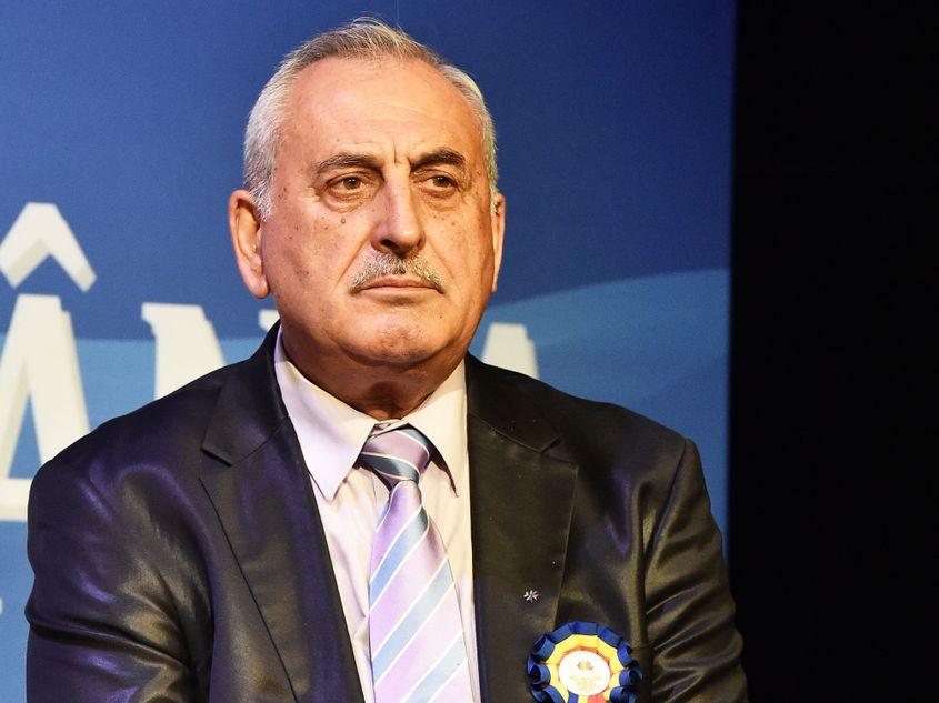 Primarul din Topoloveni, Gheorghiță Boțârcă, și-a ales succesorul politic atât la conducerea filialei locale a PSD, cât și la primărie. Foto: Agerpres Foto