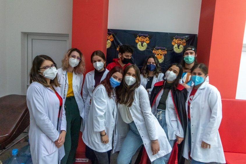 Echipa „Donează sânge, fii erou!”, în campania „Dracula donează, hai și tu!”, noiembrie 2021