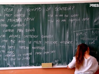 Artiștii care conving copiii să dea vara năvală la școală