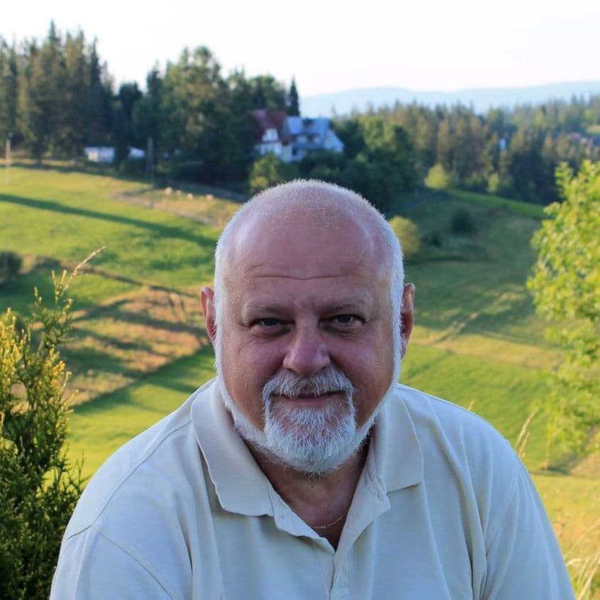 Dragoș Ciuparu are un doctorat la Paris și a predat timp de 7 ani la faimoasa universitate americană Yale.