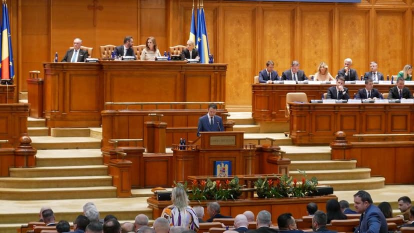 Siegfried Mureșan își susține discursul în plenul Parlamentului, înaintea votului de învestitură pentru guvernul pe care îl propune. FOTO: Norbert Nemeș