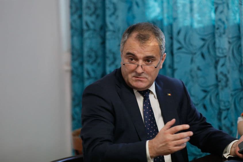 Gigel Paraschiv este secretar de stat în Ministerul Educației din mai 2012 și a fost păstrat la coordonarea direcției de învățământ universitar de cei 11 miniștri care s-au succedat în opt ani, unii cu câte două mandate (Ioan Mang, Remus Pricopie, Sorin Cîmpeanu, Adrian Curaj, Pavel Năstase, Liviu Pop, Valentin Popa, Ecaterina Andronescu, Daniel Breaz și Monica Anisie). FOTO: George Călin / INQUAM PHOTOS