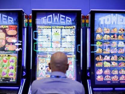 Frăția păcănelelor. „Joacă, joacă, joacă!” Ce face statul român când jocurile de noroc devin o problemă socială