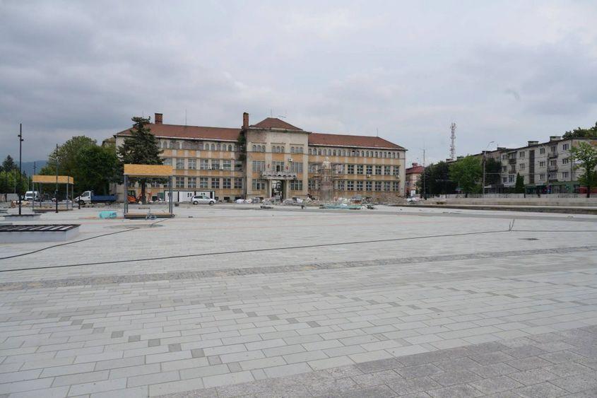 Oceanul de beton din mijlocul orașului Baia Mare arată că nici măcar cel mai „verde” oraș din România nu a înțeles noua realitate climatică