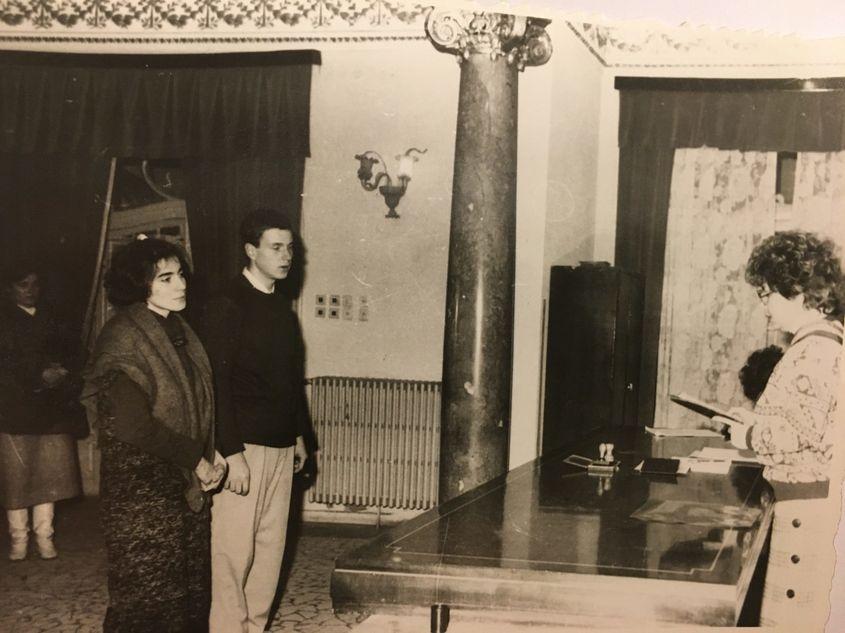 Oana și Bogdan, 4 ianuarie 1990 la cununia civilă