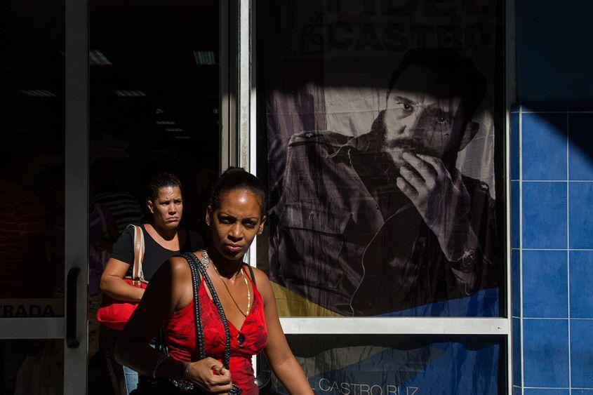5 decembrie 2016. Un magazin din Santiago de Cuba are afișat portretul lui Fidel Castro. Foto: Cristian Mijea