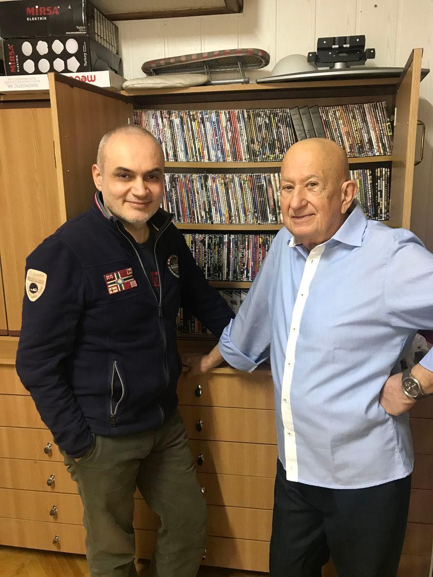 Stejărel Olaru (stânga), unul din autorii cărții A fost ca-n filme și personajul principal al acesteia, Teodor Zamfir, informatorul Securității. Foto: arhiva personală a lui Stejărel Olaru