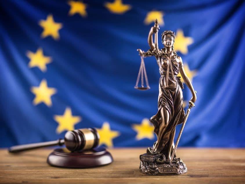 Un text scurt despre cadourile pentru profesori, publicat pe Facebook, a ajuns într-un litigiu de autor care durează de ani de zile. Pe 3 septembrie 2026, Curtea de Justiție a Uniunii Europene (CJUE) a stabilit că un astfel de text poate fi protejat prin drept de autor, chiar dacă este scurt și publicat pe o rețea socială. Foto: Marian Vejcik
| Dreamstime.com