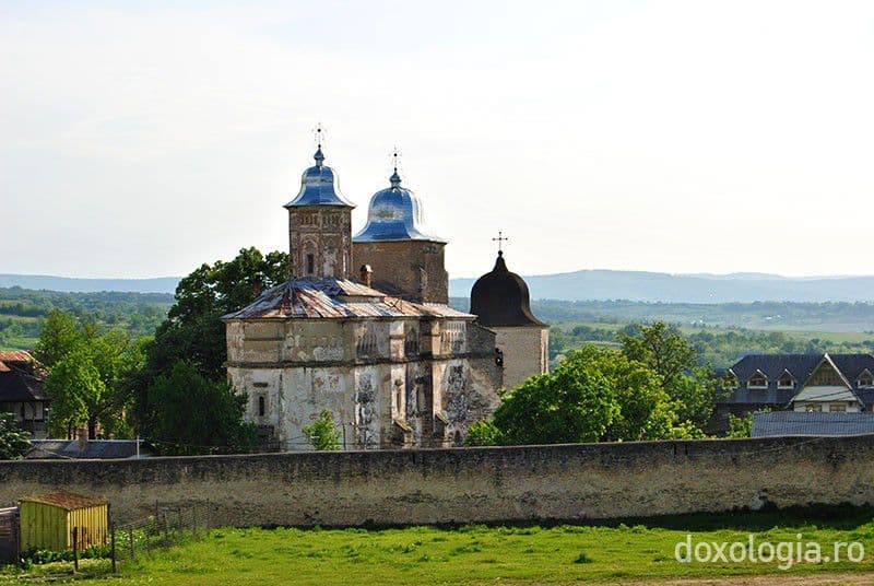 Mănăstirea Bârnova de lângă Iași datează din 1666.