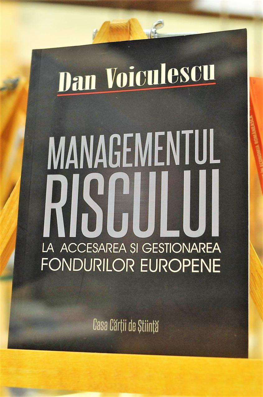 Lucrare scrisă în detenție de patronul Antenei 3, Dan Voiculescu.
