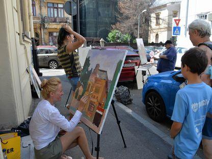 Prin București, cu toate pânzele sus