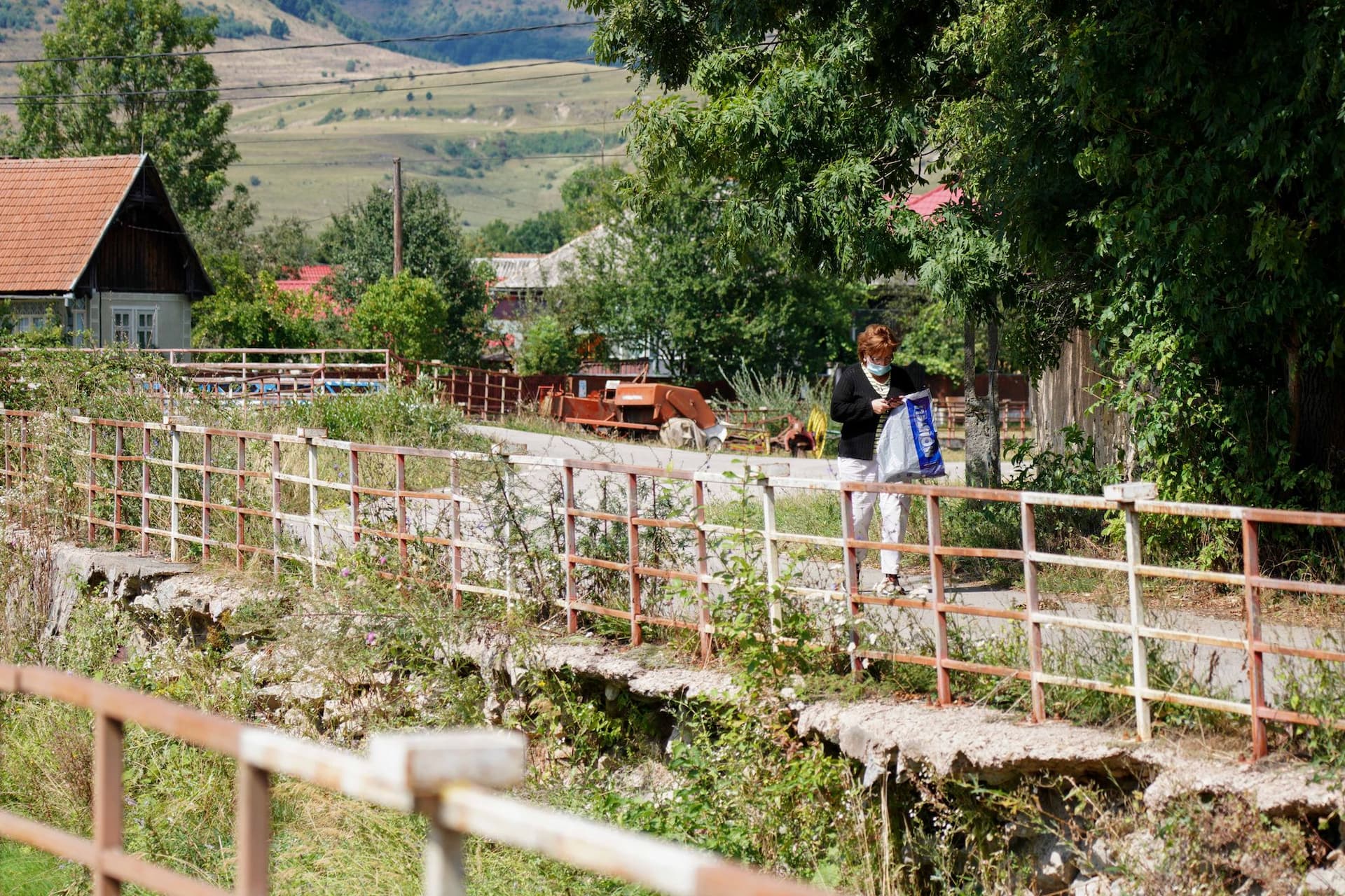 În Mărgău, purtarea măștii pe stradă e din nou obligatorie