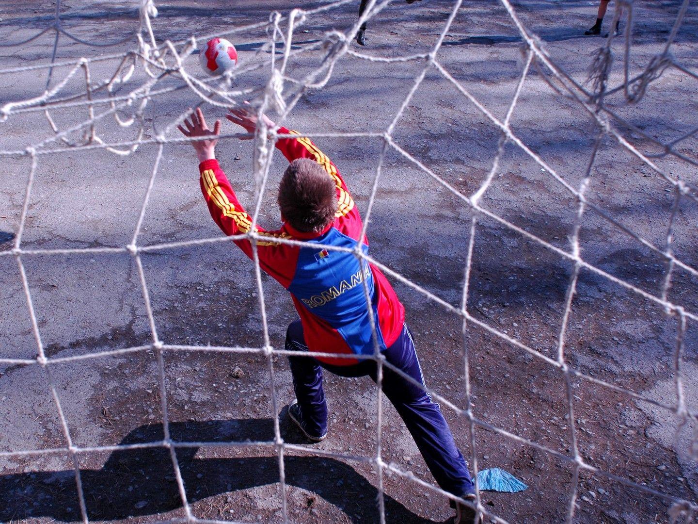 Un portar de nădejde în curtea școlii