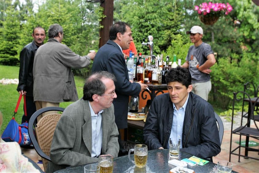 Valentin Ceaușescu și Miodrag Belodedici. Aniversarea a 20 de ani de la câștigarea Cupei Campionilor a echipei Steaua București de la Sevilia în 1986. Membrii echipei alături de Valentin Ceaușescu au participat la o petrecere găzduită de Cristian Țînțăreanu la vila din Corbeanca în 7 mai 2006. Foto Lucian Muntean