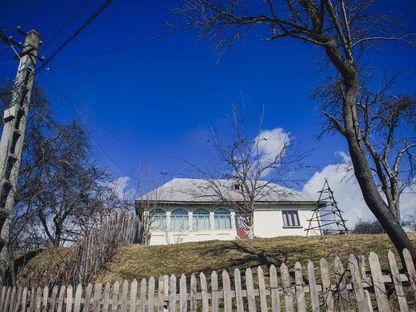 Peste 20 de ani de haos. Statul român le-a promis tinerilor pământ pentru case, dar nu știe câte terenuri are și nici câte cereri există