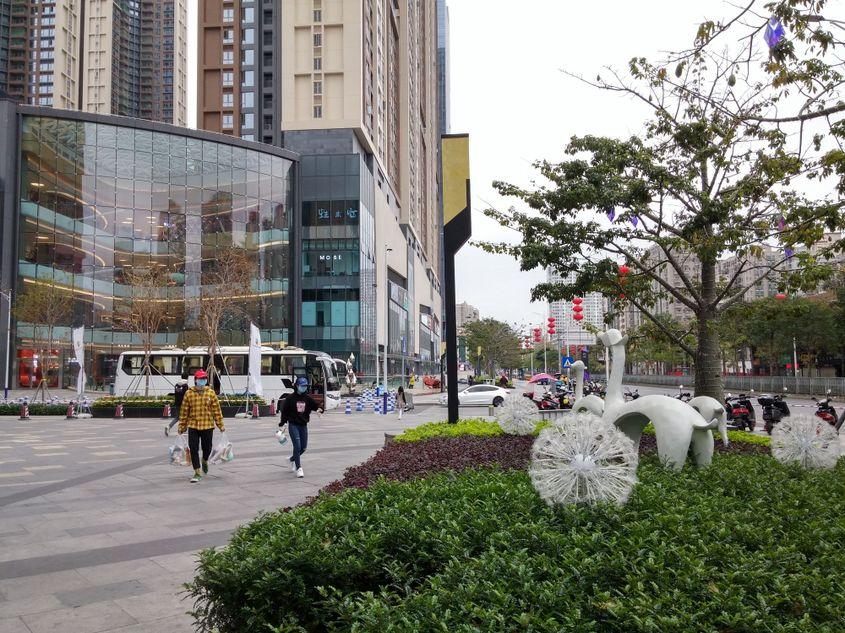 Multe orașe mari și de obicei aglomerate din China au străzile pustii în urma carantinei. Foto: Waihs / Dreamstime.com