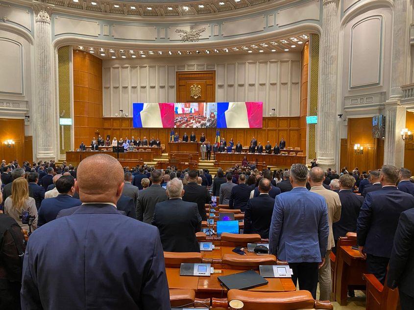 A început ședința Parlamentului în care se votează moțiunea de cenzură împotriva guvernului Bolojan. Foto: Oana Moisil