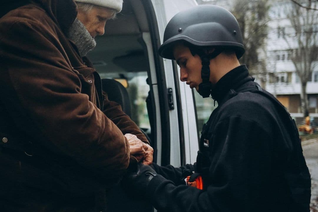 Mykola în procesul de evacuare. Foto: <em>Khrystyna Lutsyk</em>