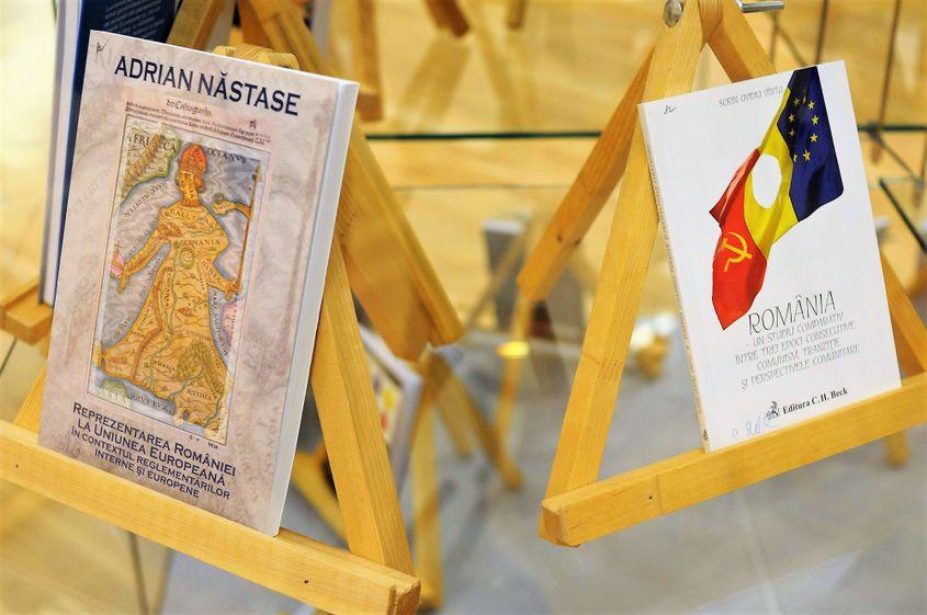 Fostul premier Adrian Năstase a beneficiat și el de reducerea pedepsei pentru că a scris cărți în detenție.