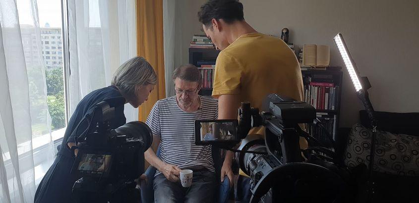 Florin Iaru, la filmarea pentru „Jurnalul decretului”. Foto: Cristina Foarfă