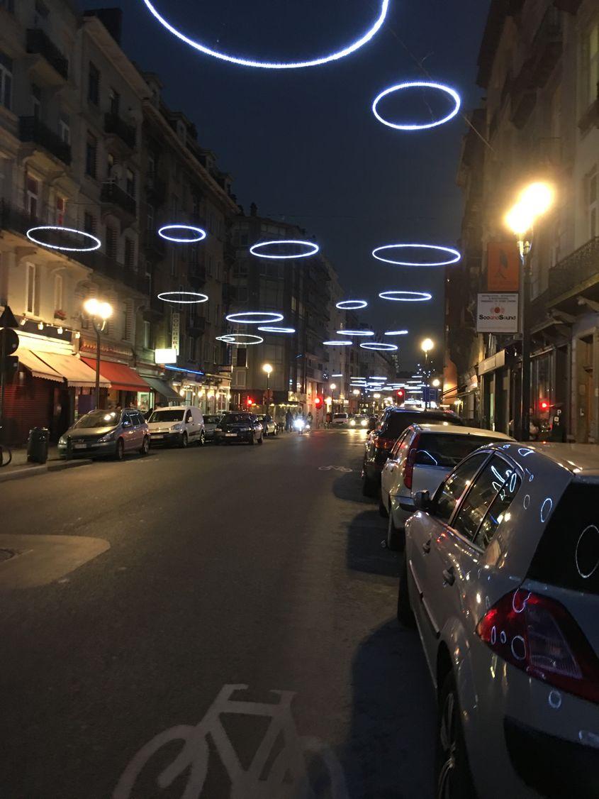 Rue Antoine Dansaert, o stradă comercială foarte cunoscută, este goală după declanșarea alertei. Foto: Marius Nicolescu