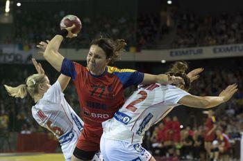 Eliza Buceschi a fost a doua marcatoare a echipei noastre, cu 3 reușite. Laura Chiper (3), Valentina Ardean Elisei (2), Oana Manea (2), Gabriella Szűcs (1), Aurelia Brădeanu (1), Mădălina Zamfirescu (1), Ana-Maria Tănăsie (1) şi Florina Maria Chintoan (1) au mai punctat pentru România. De partea cealaltă, Nora Mørk a înscris cele mai multe goluri pentru nordice: 6.