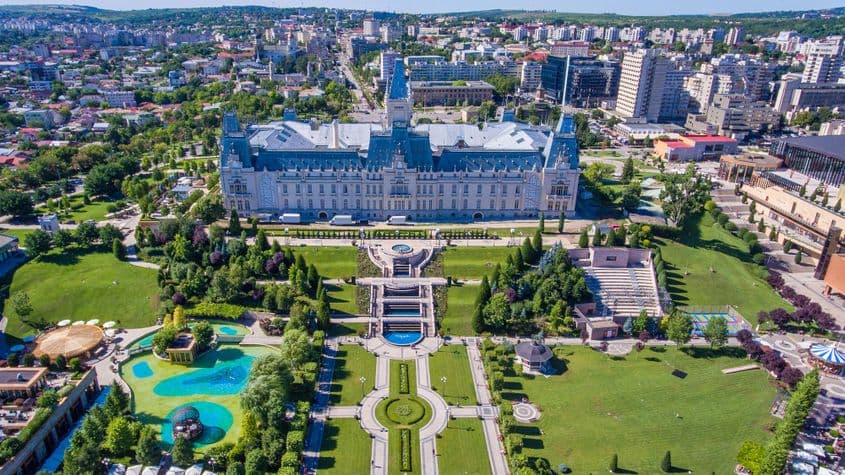 Centrul orașului arată foarte bine, dar Iașiul mai are multe de recuperat în privința traficului și modului în care primăria relaționează cu cetățenii. Foto: Calin Stan | Dreamstime.com