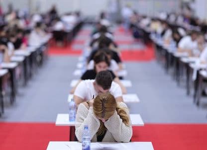 Locurile rezervate romilor la facultate: o măsură de incluziune care poate ajunge să le dicteze tinerilor ce să studieze