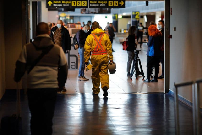 Nici aeroportul Henri Coandă din Otopeni nu a scăpat de scăderea dramatică a numărului de pasageri. Foto: Cateyeperspective | Dreamstime.com