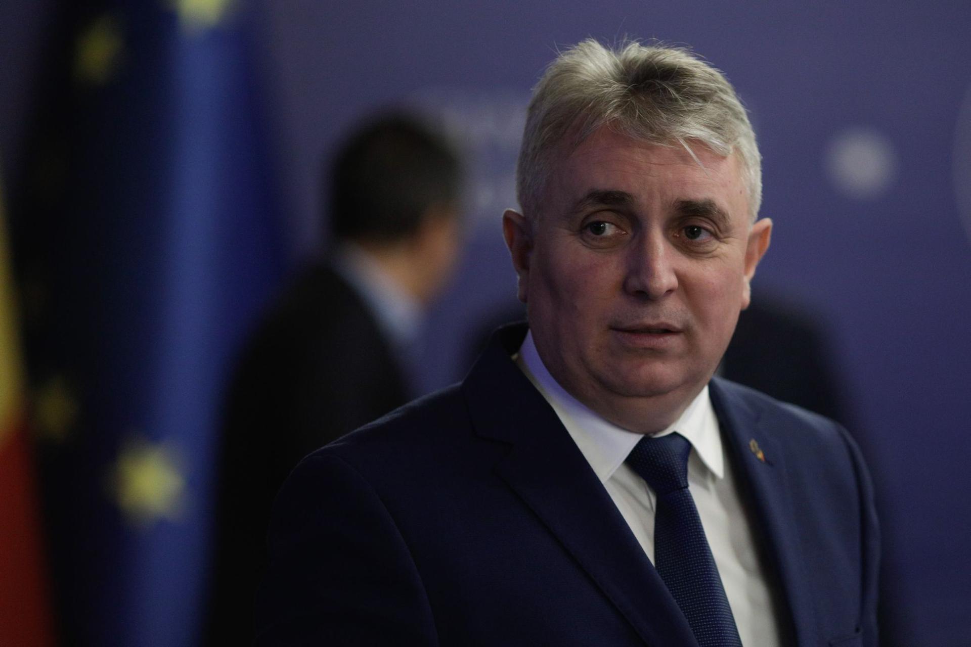 Lucian Bode, ministrul de Interne, contestă în instanță hotărârea prin care Comisia de Etică a Universității Babeș-Bolyai (UBB) s-a autosesizat în privința tezei sale de doctorat, cooptând în comisia de analiză a acuzațiilor de plagiat doi experți internaționali - unul de la Universitatea din Oxford și celălalt de la Universitatea din Huston. FOTO: OCTAV GANEA / INQUAM PHOTOS