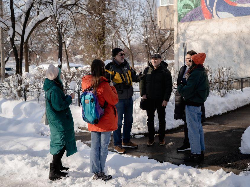 Comunitatea Pridvorului: „Ne-am împrietenit unii cu alții. Oameni care suntem de zeci de ani în bloc și care doar ne știam, acum suntem foarte buni prieteni.”