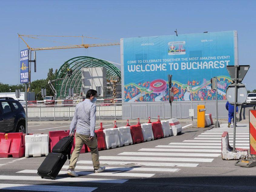 În țara marilor planuri, ne mândrim cu improvizații penibile menite să rezolve temporar probleme sistemice, precum noua gară CFR de la Aeroportul Otopeni.
Foto: Lucian Muntean