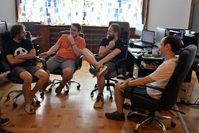 Level designerul Marius Mustață (în stânga), Răzvan Dumitrache, Cristian Diaconescu și programatorul Adrian Licuriceanu. Foto: Lucian Muntean