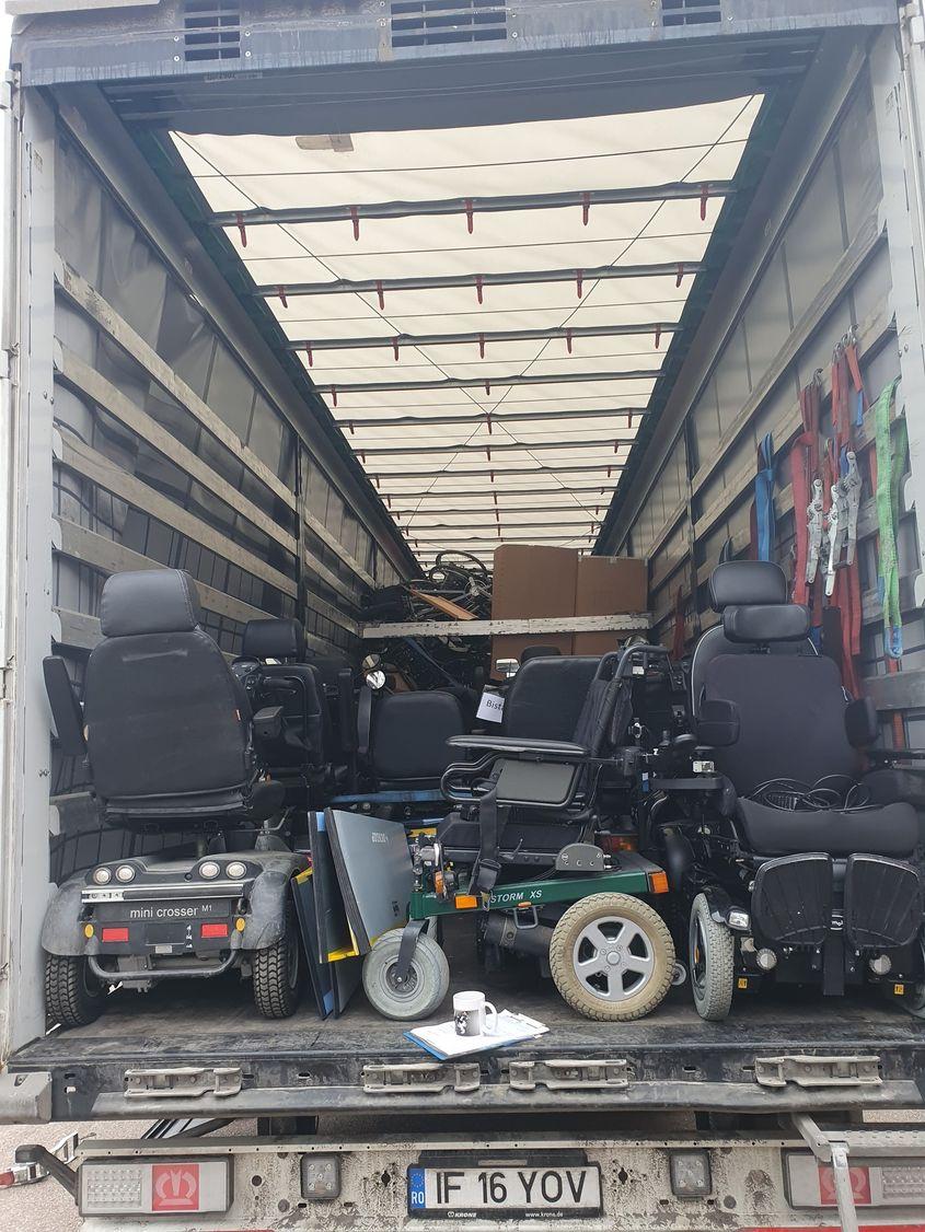 O fundație suedeză trimite fotolii rulante în România, unde statul sprijină doar achiziția unor modele de bază. foto: https://www.facebook.com/Fundatia Motivation Romania