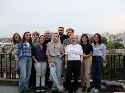 PressOne începe un nou capitol editorial: Alex Olaru încheie un mandat definitoriu în care a transformat publicația într-o puternică redacție de investigații. Laura Popa devine noul redactor-șef