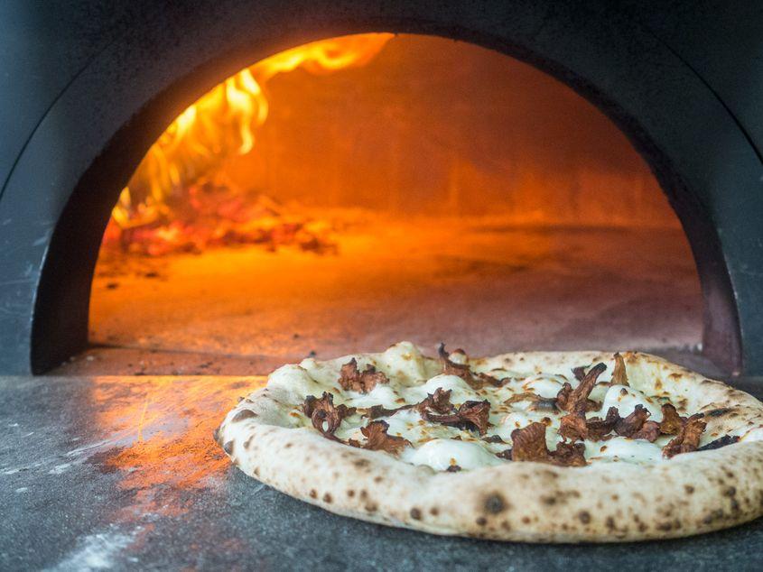 La Camionetta, o pizza se coace complet în cel mult două minute.
Foto: Raul Ștef