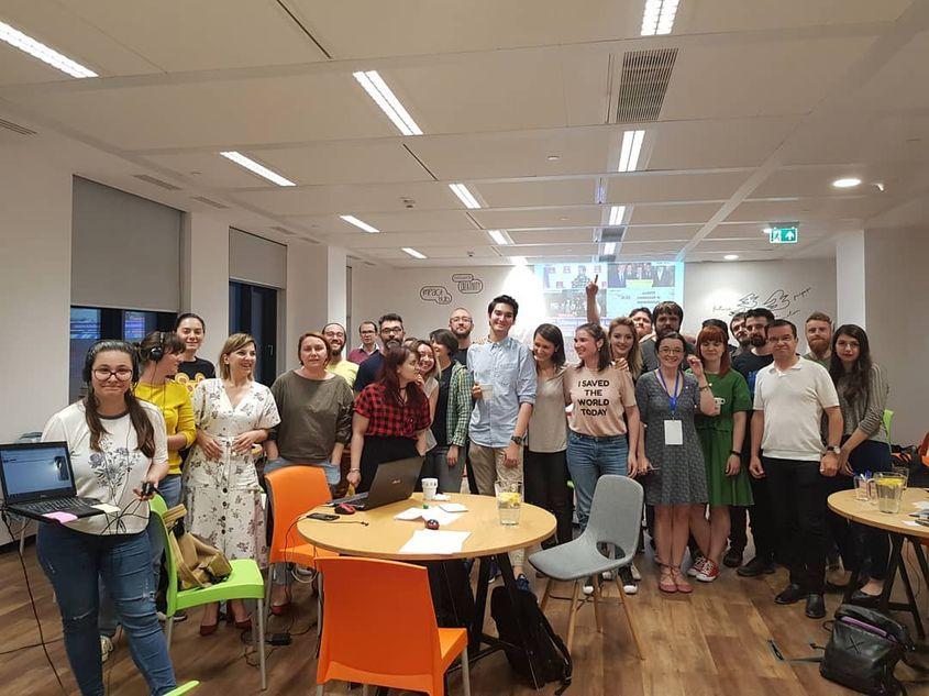 Echipa de la TelVerde pentru semnalarea neregulilor la vot la alegerile pentru Parlamentul European din 2019. Foto: Facebook Elena Calistru