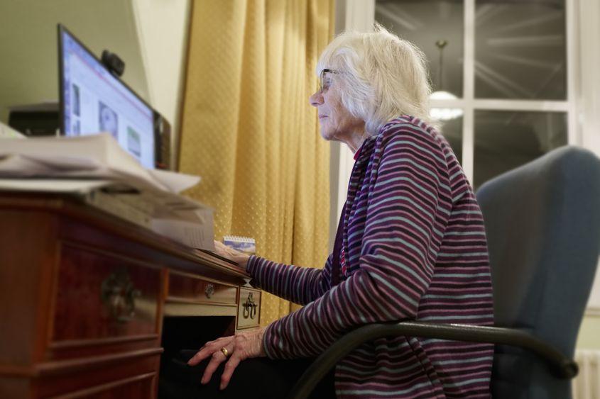 Foto: ID 135216887 | Elderly Computer © Richardjohnsonuk | Dreamstime.com