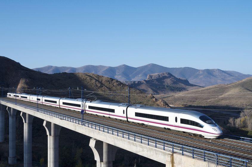 Infrastructura modernă trebuie făcută cu bani europeni, cum a procedat Spania, pentru a păstra costurile la minimum. Foto: Pedro Antonio Salaverría Calahorra / Dreamstime.com