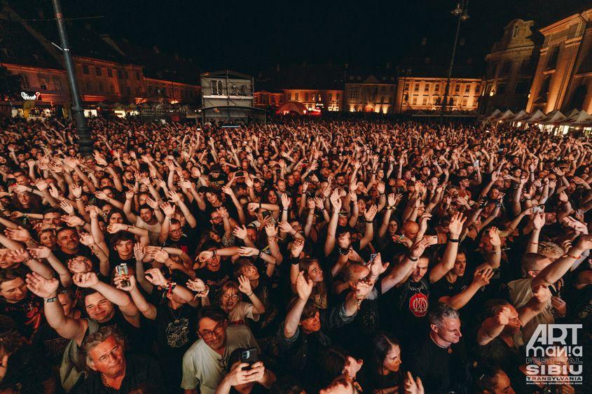 Public ARTmania Foto: ARTmania