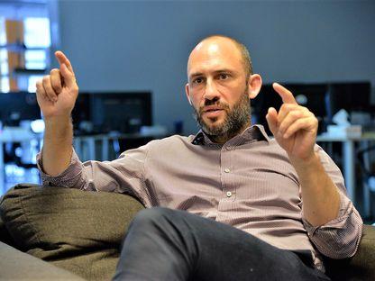 "E o teribilă distanță între ce declarăm că suntem și ceea ce reușim să fim"