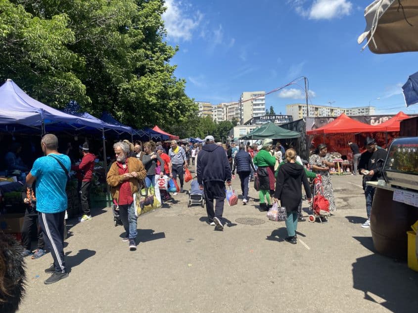 La piața Obor e plin de cumpărători. Foto: PressOne