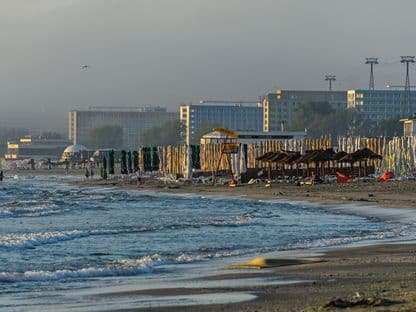 Spotmedia.ro: Reforma pe hârtie. Bolojan cere tăieri, dar angajații primăriilor continuă formarea profesională în hoteluri de lux, la mare și la munte