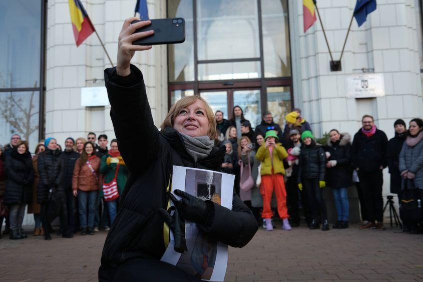 Flashmob de susținere a jurnalistei Emilia Șercan, în protest față de închiderea dosarului de kompromat, decembrie 2023