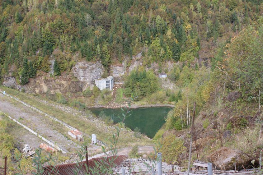 Privire de ansamblu spre bazinul de liniștire și galeria de evacuare. Foto: Bankwatch România