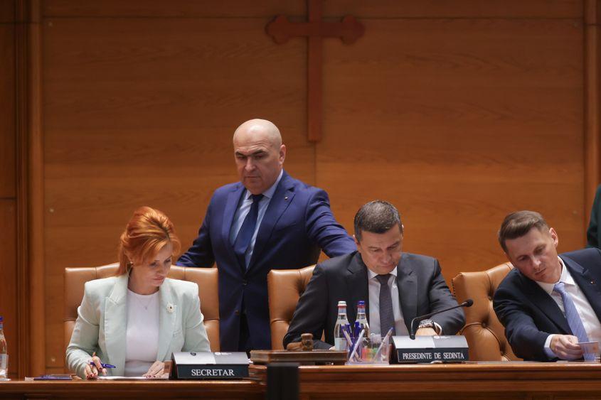 Sorin Grindeanu și Ilie Bolojan în plenul Parlamentului Foto: Inquam Photos / George Călin